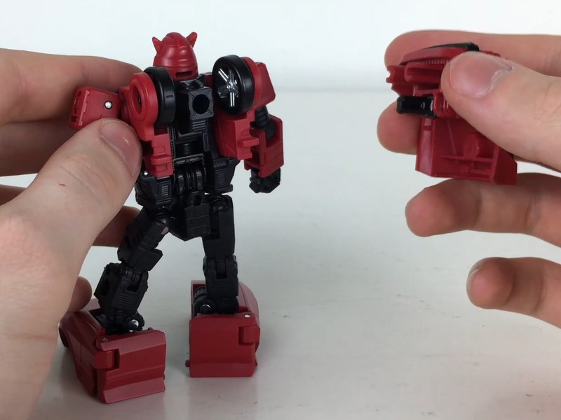 Transformers Earthrise Cliffjumper Video Review And Images 02 (2 of 24)